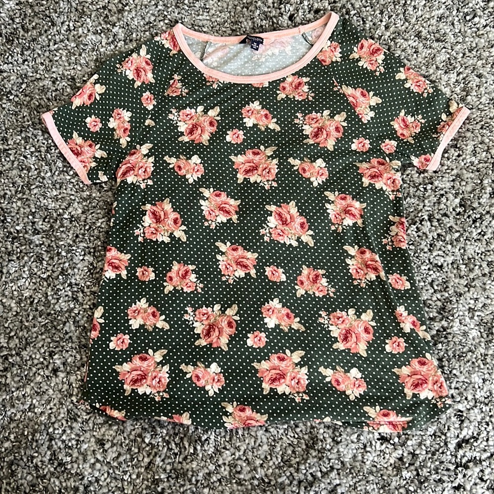 ModCloth size medium shirt with roses